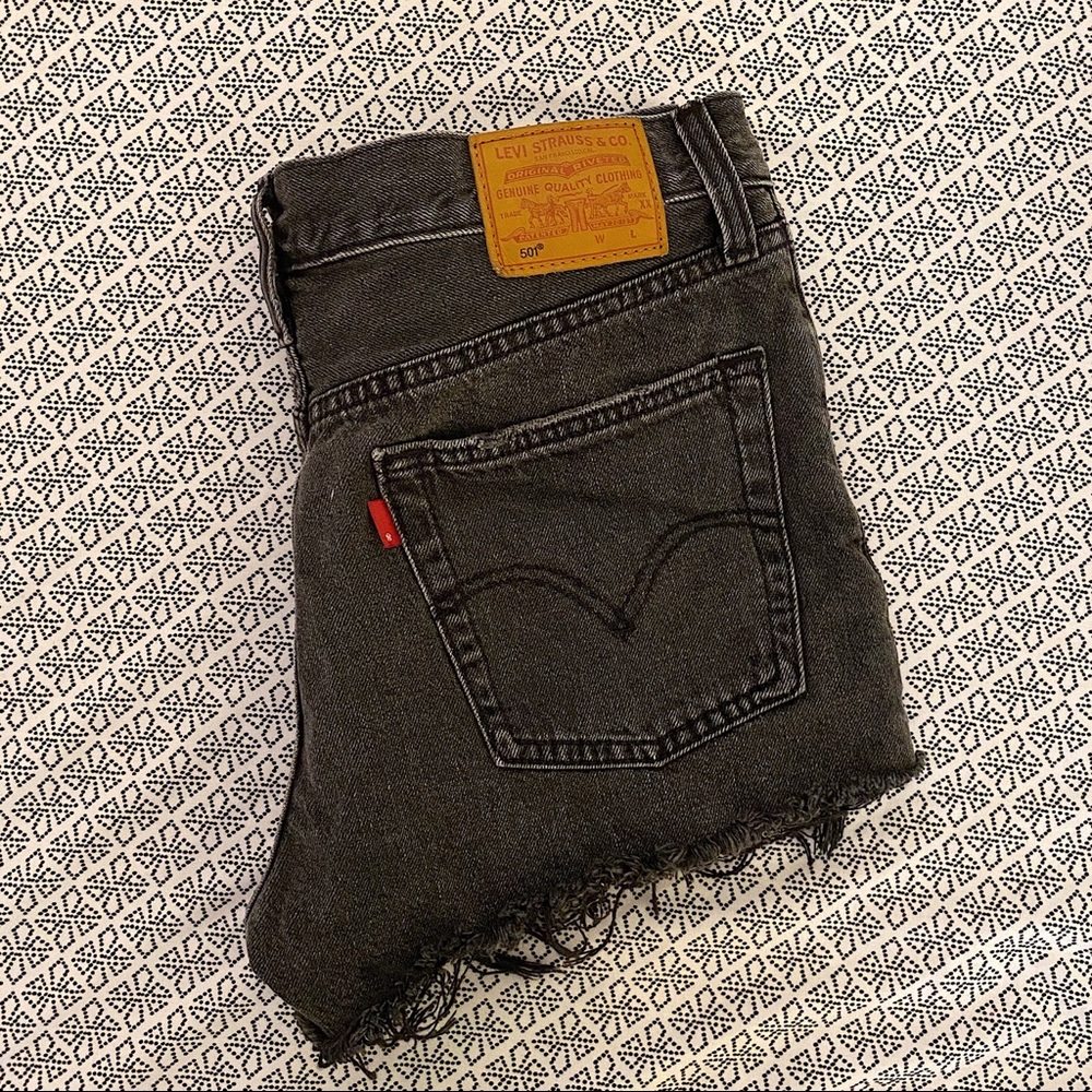 Levi’s Denim Cut off Shorts Black distressed sz 27